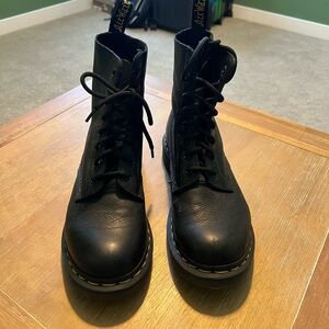 Womens Dr. Martens 1460 Pascal 8-Eye Boot - Black